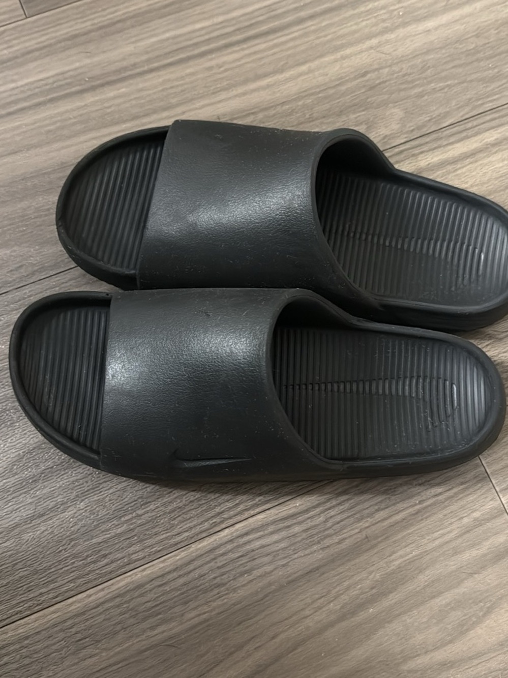 Nike Men’s Black Slide Sandals with Raised Swoosh - Picture 2 of 3